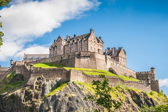 Edinburgh Castle: Highlights Tour with Tickets, Map, and Guide - Photo 1 of 8